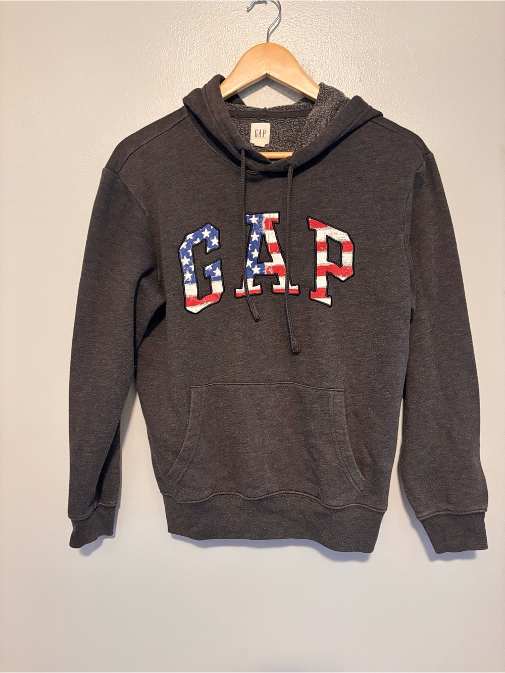 90’s GAP Men's Charcoal Hoodie with Flag-Patterned Embroidered Logo